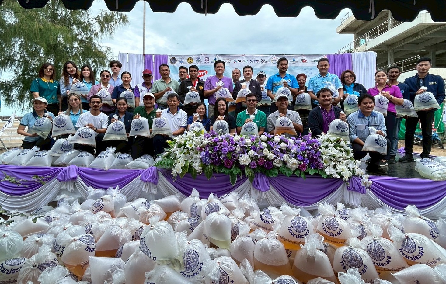 สทร.ร่วมกับภาคีเครือข่ายจัดกิจกรรมปล่อยพันธุ์สัตว์น้ำ (ต่อเนื่องปีที่ 23) เพื่อเพิ่มทรัพยากรทางทะเลและชายฝั่งพื้นที่จังหวัดระยอง ปี 2568