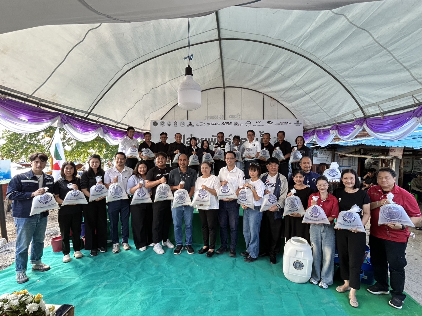 สทร.ร่วมกิจกรรมปล่อยพันธุ์สัตว์น้ำ ต่อเนื่องปีที่ 23 เพื่อเพิ่มทรัพยากรทางทะเลและชายฝั่ง จังหวัดระยอง ประจำปี 2568