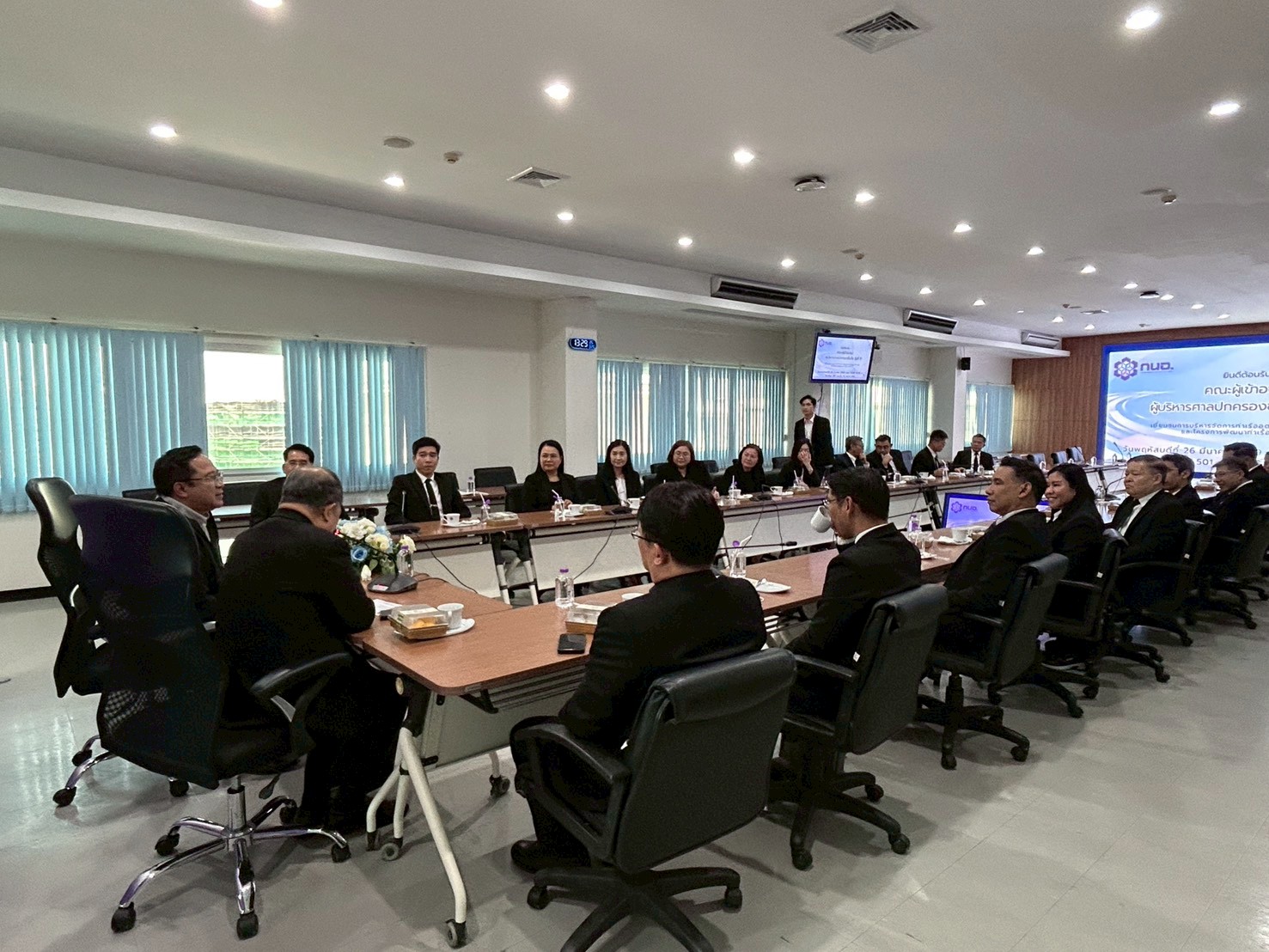 LINE ALBUM 27369 260327 12