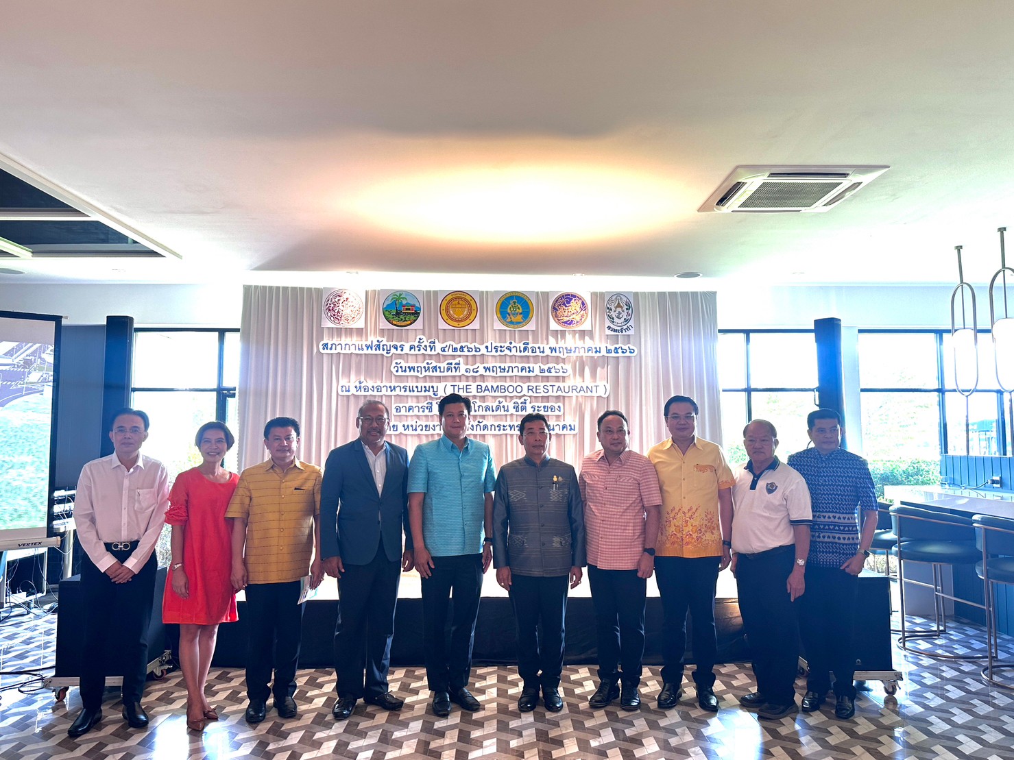 LINE ALBUM สภากาแฟ 18566 ๒๓๐๕๑๘ 34