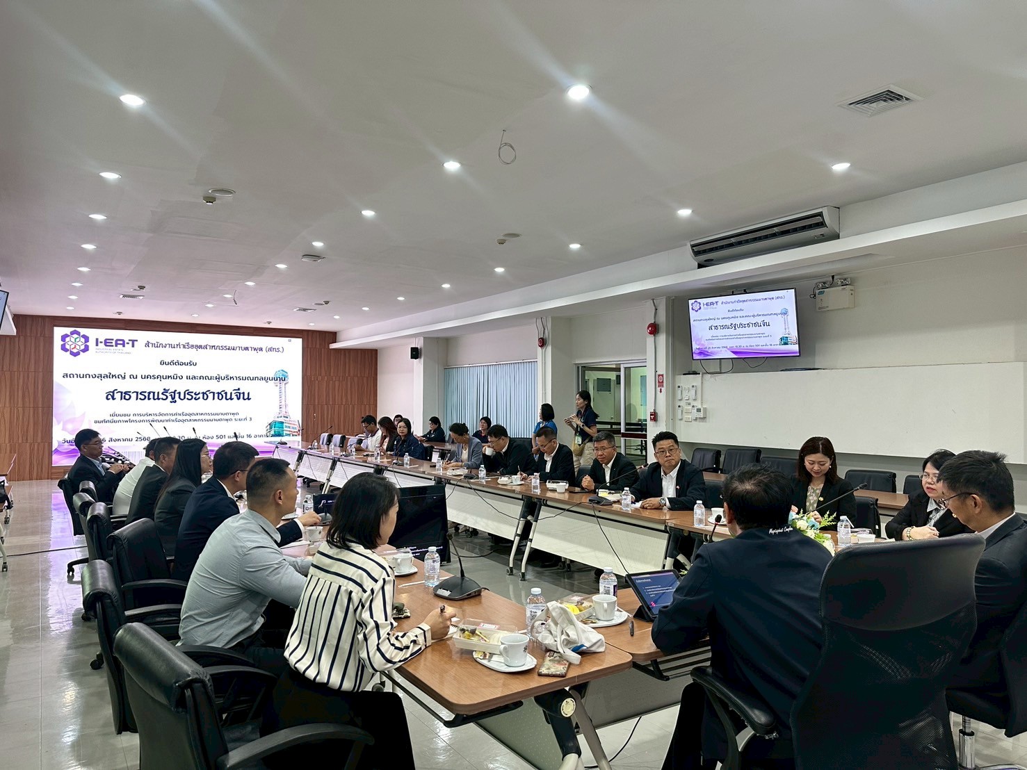 LINE ALBUM 26868 250826 13