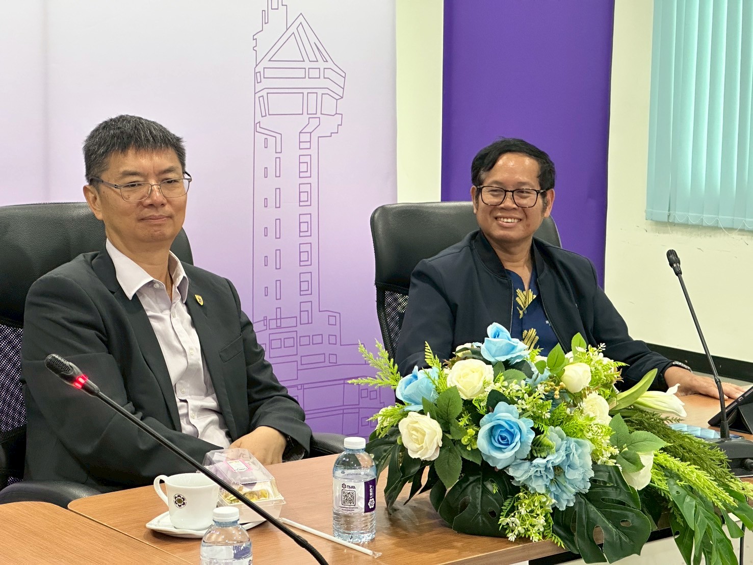 LINE ALBUM 26868 250826 3