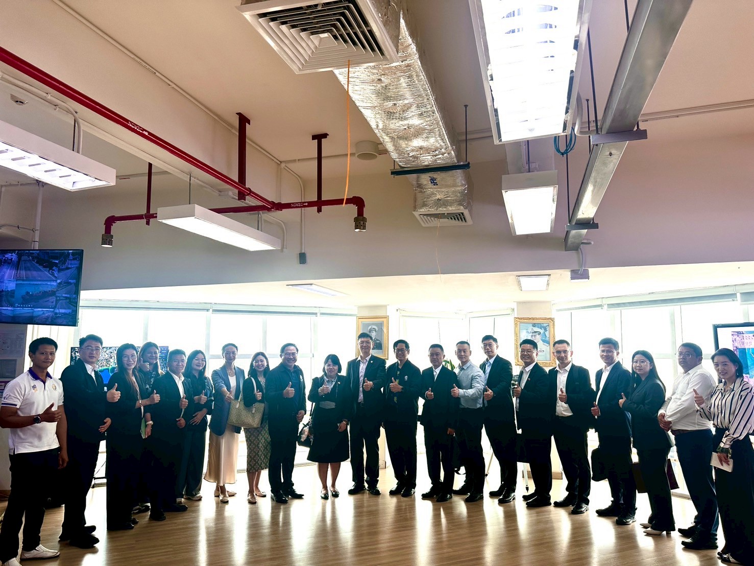 LINE ALBUM 26868 250826 78