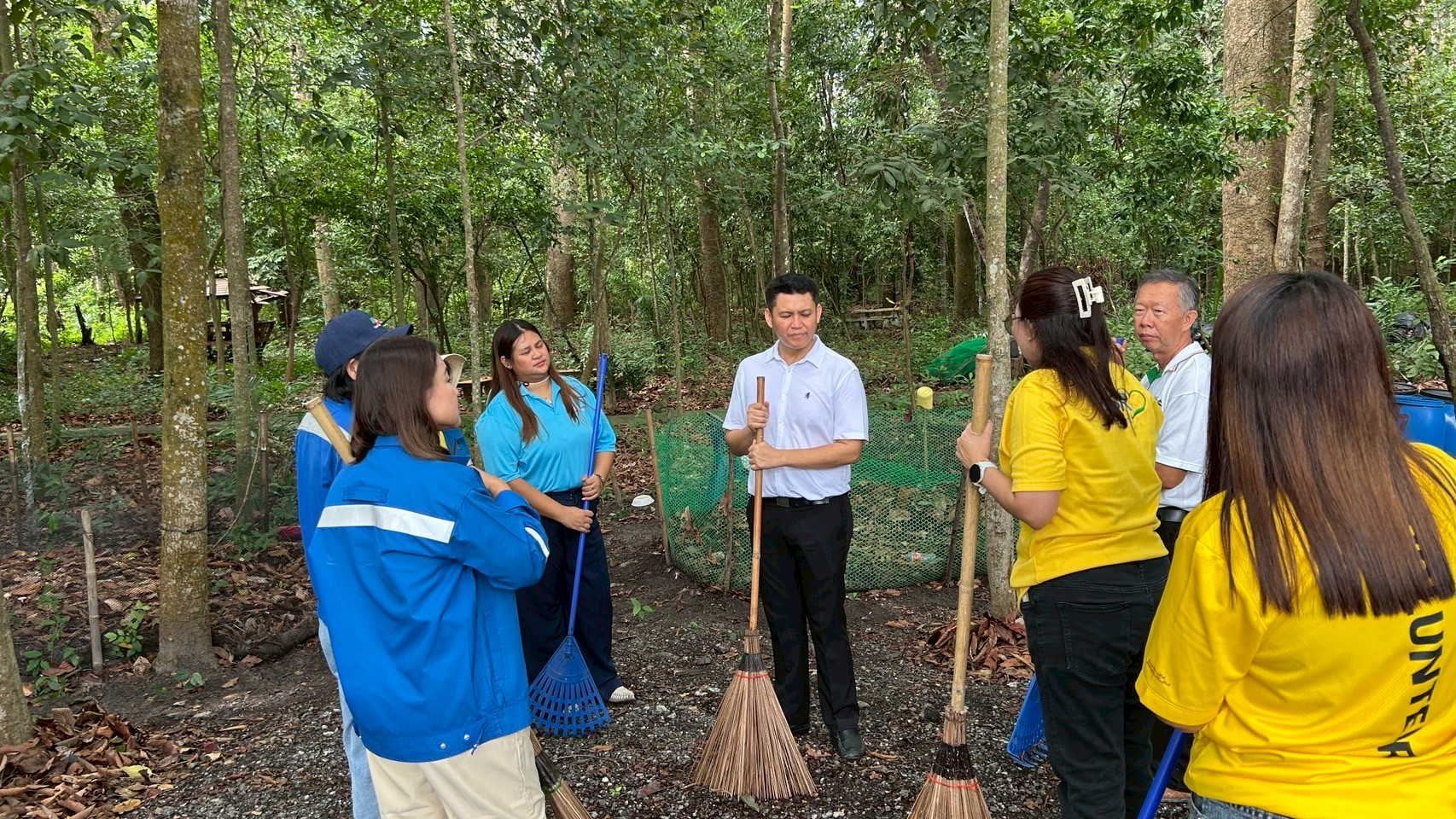 LINE ALBUM 12968 250912 20